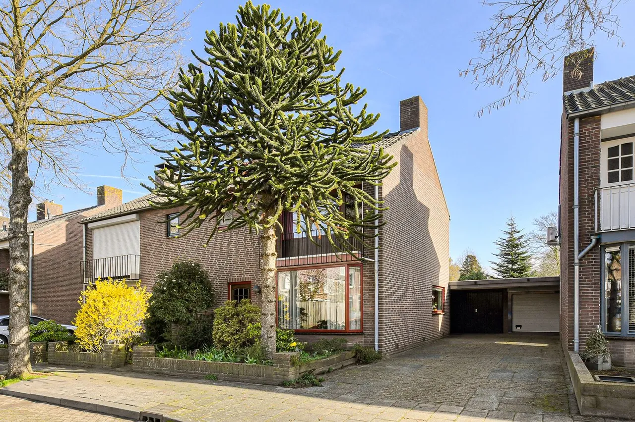 Twee-onder-één-kap te koop: Proostenweg 15, Oosterhout (Nb)