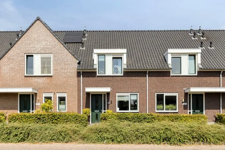 Tussenwoning te koop: Provincialeweg 153B, Oosteind Oosteind