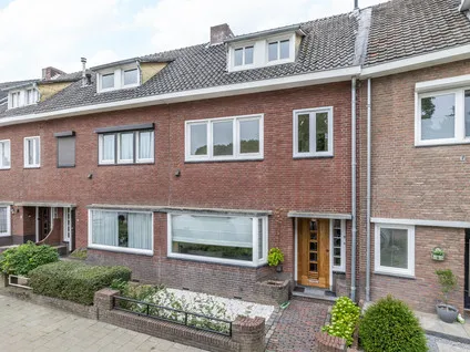 Tussenwoning te koop: Provincialeweg Zuid 9, Oirsbeek Oirsbeek