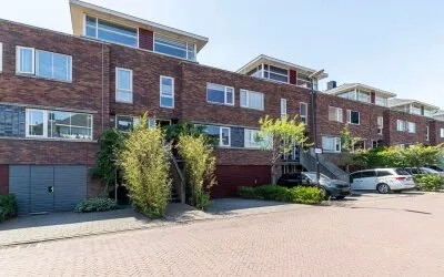 Tussenwoning te koop: Prunuskade 40, Bomenbuurt Rijswijk