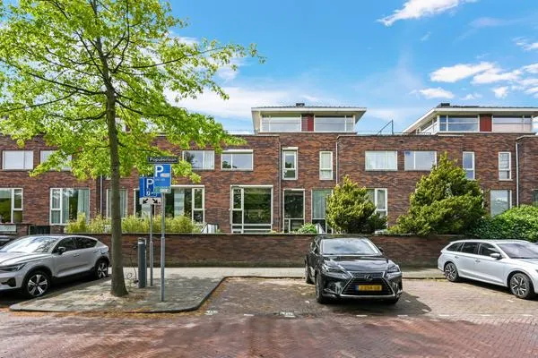 Tussenwoning te koop: Prunuskade 5, Bomenbuurt Rijswijk