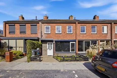 Tussenwoning te koop: Prunuslaan 14, Roosendaal