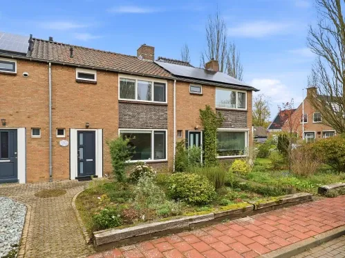 Tussenwoning te koop: Prunuslaan 15, Dorp Warnsveld Warnsveld