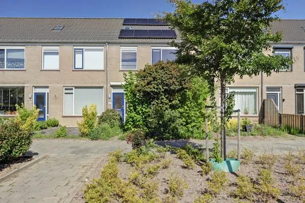 Tussenwoning te koop: Prunuslaan 82, West Ridderkerk