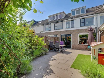 Tussenwoning te koop: Puccinistraat 13, Nieuweland 1 Barendrecht