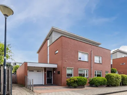 Twee-onder-één-kap te koop: Pyreneeënstraat 15, Snel en Polanen Woerden