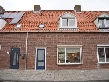 Tussenwoning te koop: Quarles Van Uffordweg 79, Oostburg