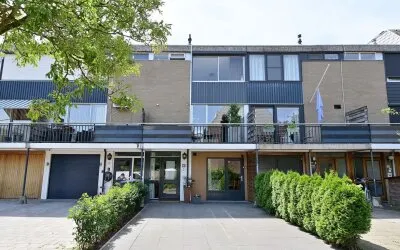 Terraced house for sale: Ra 10, Stad en Lande Huizen