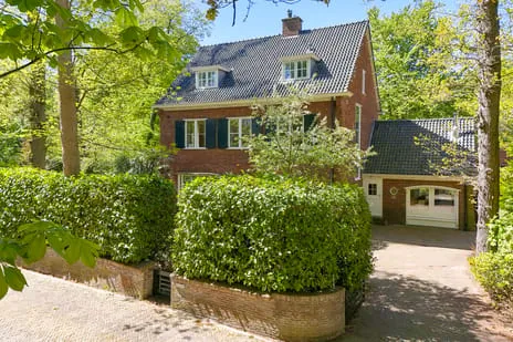 Vrijstaande woning te koop: Raadhuislaan 10, De Paauw Wassenaar