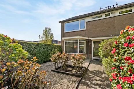 Hoekwoning te koop: Raadhuislaan 51, Zuidbuurt Eemnes