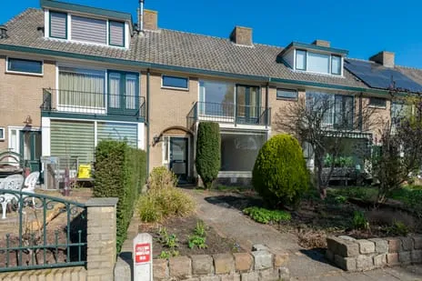 Tussenwoning te koop: Raadhuislaan 52, Zuidbuurt Eemnes