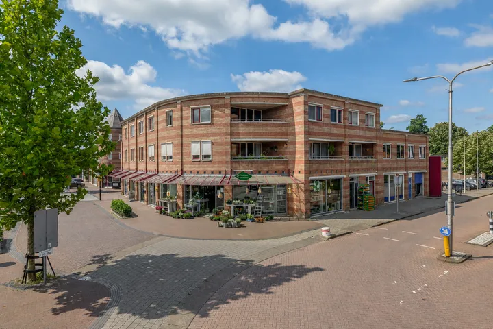 Apartment for sale: Raadhuisplein 61, Wibautsraat en Lorentzweg Lekkerkerk