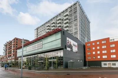 Huurwoning: Raadhuisplein in Hoofddorp - €1.975 per maand