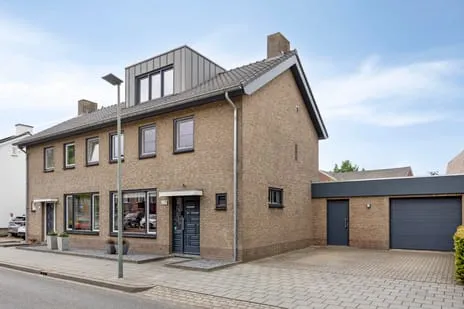 Tussenwoning te koop: Raadhuisstraat 144, Panningen