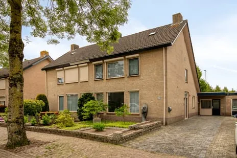 Twee-onder-één-kap te koop: Raadhuisstraat 27, Kom Nuland Nuland
