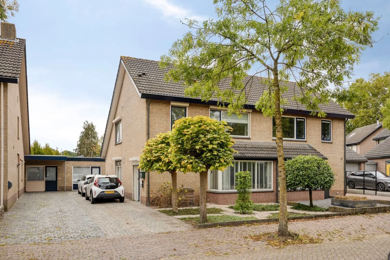 Twee-onder-één-kap te koop: Raadhuisstraat 29, Nuland