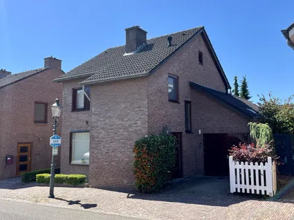 Vrijstaande woning te koop: Raadhuisstraat 3A, Urmond ten westen van Julianakanaal Urmond