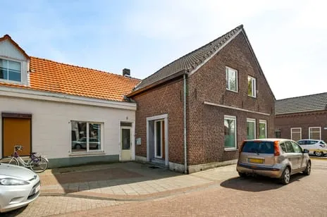 Tussenwoning te koop: Raadhuisstraat 41, Kern Maasniel Roermond