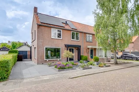Twee-onder-één-kap te koop: Raadhuisstraat 43, Oudorp-Centrum Oudorp