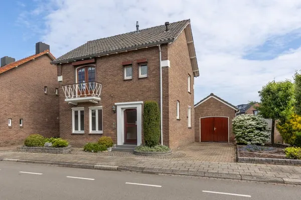 Vrijstaande woning te koop: Raadhuisstraat 47, Grevenbicht Grevenbicht