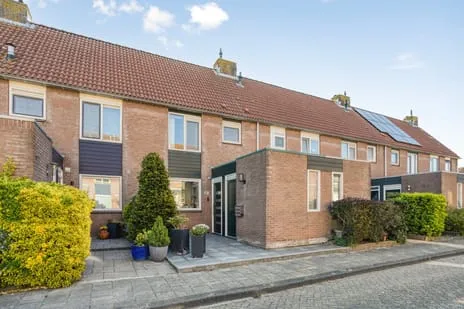Tussenwoning te koop: Raaigras 5, Vriesland Spijkenisse