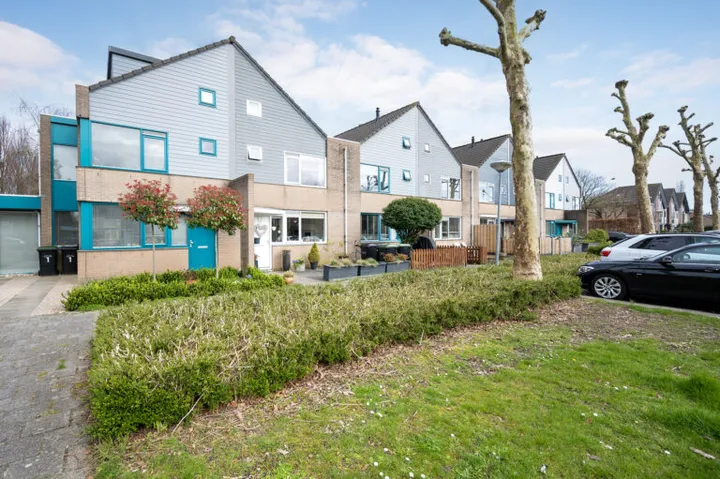 Tussenwoning te koop: Radio Oranjelaan 3, Verzetswijk West Almere