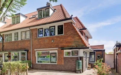 Hoekwoning te koop: Radiostraat 68, Astronomische Buurt Hilversum
