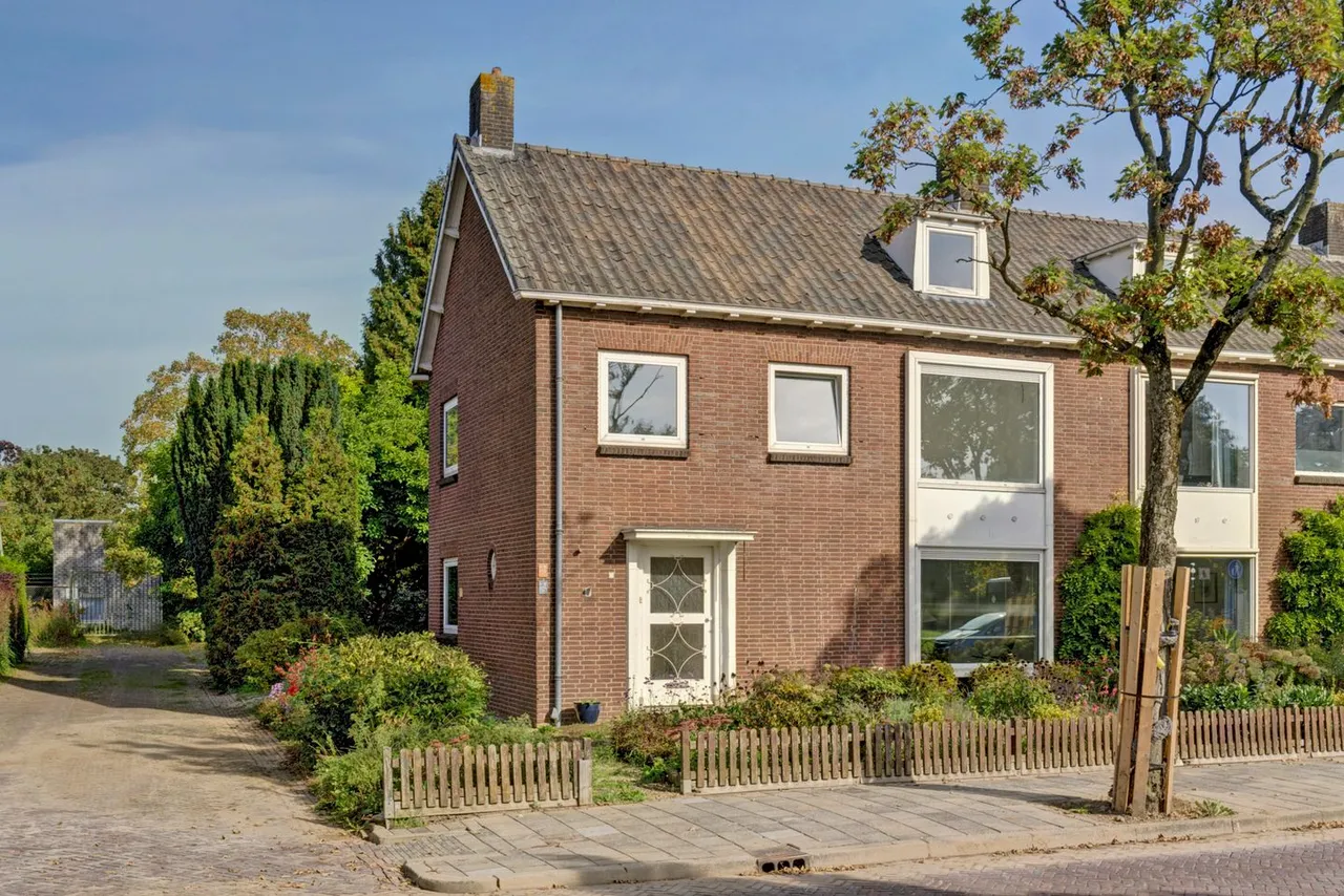 Twee-onder-één-kap te koop: Randweg 10, Elst (Ge)