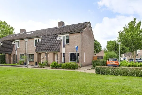 Corner house for sale: Ranonkelhof 7, Hoogvonderen Roermond