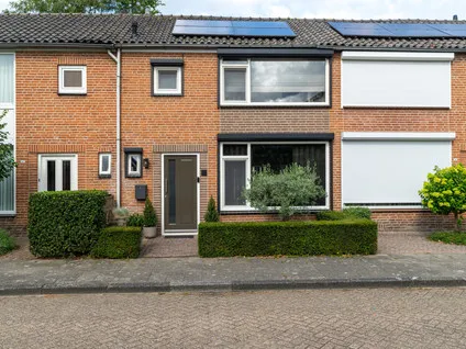Tussenwoning te koop: Ranonkelstraat 12, Bloemenoord Waalwijk