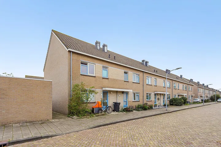 Hoekwoning te huur: Raoul Wallenbergstraat 1, Zuiderpolder-noord Haarlem