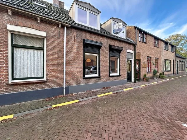 Tussenwoning te koop: Ravelijnstraat 11, Ijzendijke