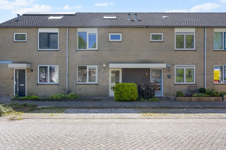 Tussenwoning te koop: Ravelplantsoen 82, Muziekwijk Z.-Oost Almere