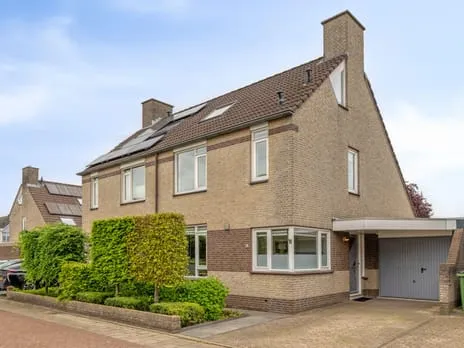 Tussenwoning te koop: Ravelstraat 18, Componistenbuurt Veenendaal