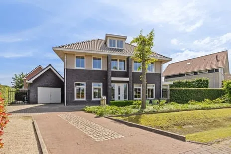 Vrijstaande woning te koop: Ravensteinlaan 12, Landerije Roosendaal