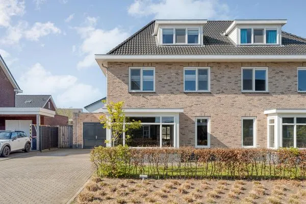Twee-onder-één-kap te koop: Rechteren 9, Salland Raalte