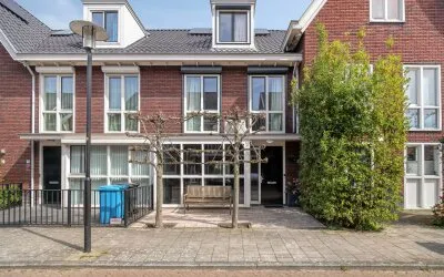 Tussenwoning te koop: Rechtsbuitenstraat 11, Kudelstaart