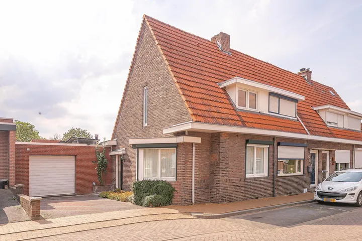 Tussenwoning te koop: Rechtstraat 8, Landgraaf
