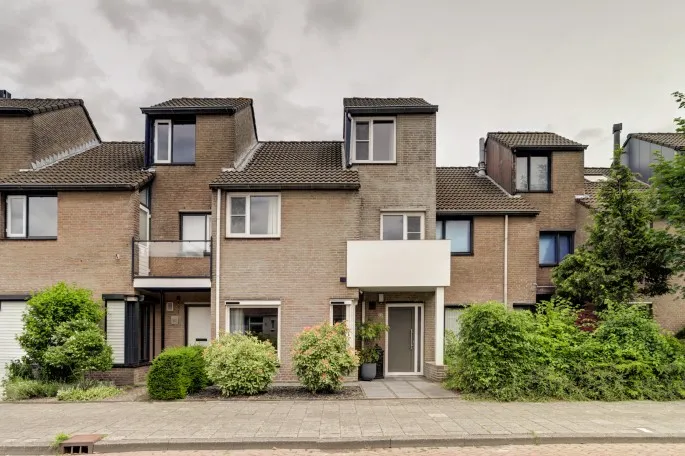 Tussenwoning te koop: Rector Buijselstraat 10, Vijf Eiken Rijen