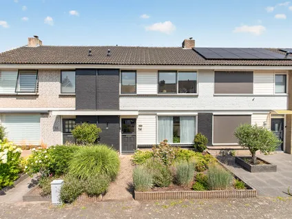 Tussenwoning te koop: Reesstraat 14, Stuivezand Made