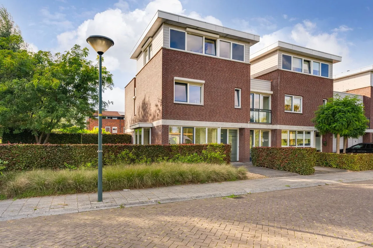 Hoekwoning te koop: Regenboog 105, Elst (Ge)