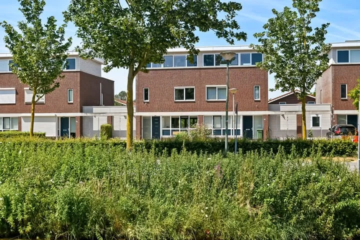 Tussenwoning te koop: Regenboog 145, Groenoord Elst (Ge)