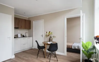 Studio te koop: Regentesselaan 344, Rond de Energiecentrale 'S-Gravenhage