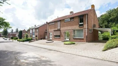 Twee-onder-één-kap te koop: Regentessestraat 7, De Streek Brunssum