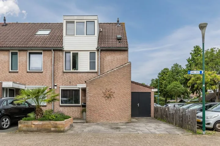 Corner house for sale: Reigerskamp 258, Reigerskamp Maarssen