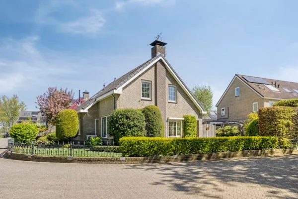 Hoekwoning te koop: Reijer Bronsstraat 25, Blankenhoef Terschuur