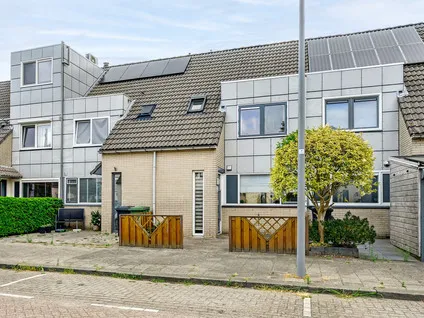 Tussenwoning te koop: Reinier Kloegstraat 105, Hoogvliet Zuid Hoogvliet Rotterdam