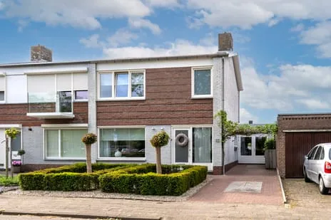 Twee-onder-één-kap te koop: Reinoud van Gelderstraat 18, Susteren Centrum Susteren