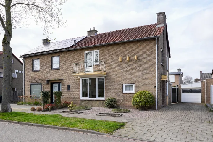 Twee-onder-één-kap te koop: Rembrandtlaan 14, Kluis Geleen