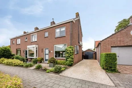 Corner house for sale: Rembrandtlaan 21, Stolwijk Stolwijk